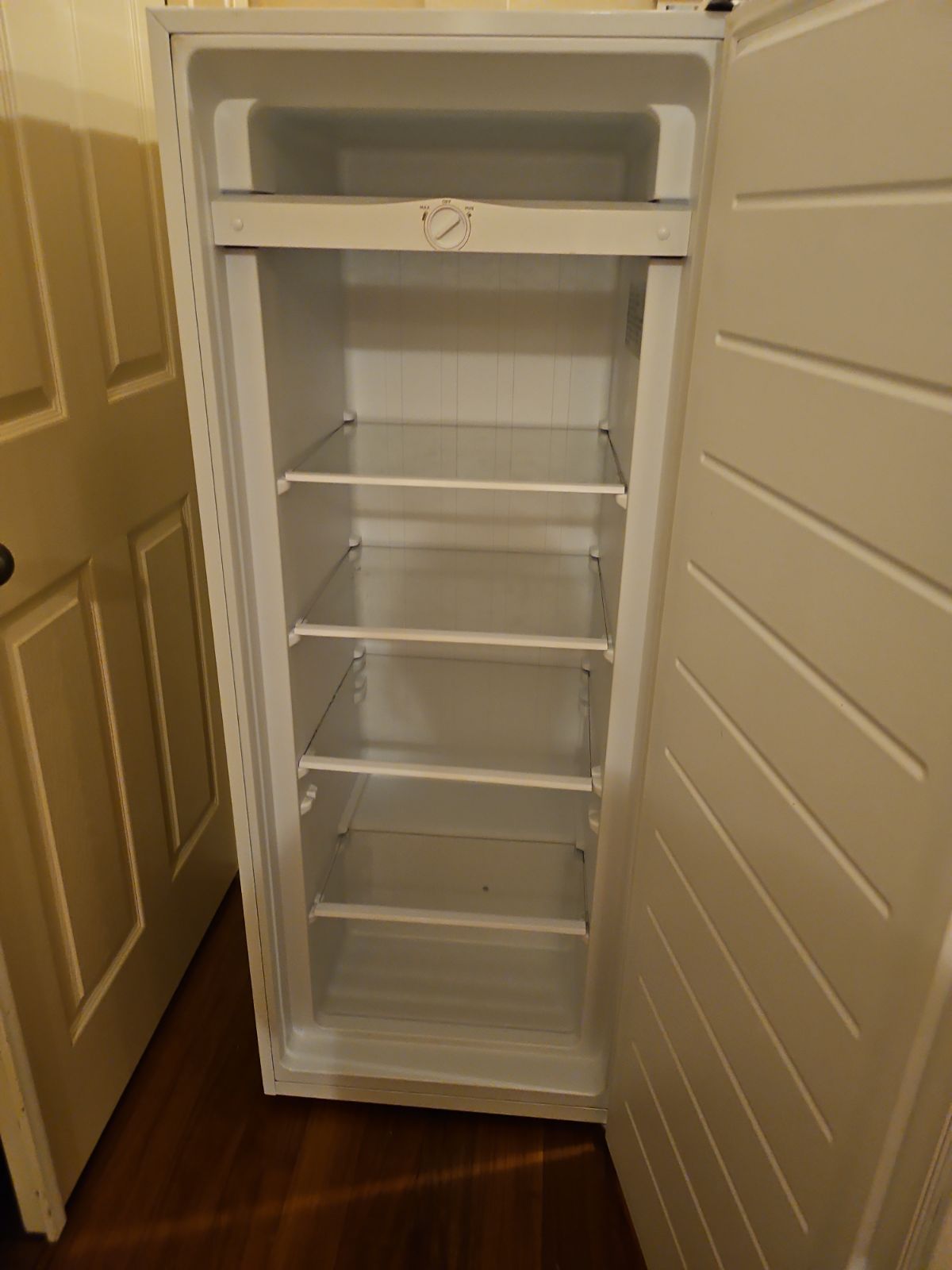 냉동고 Arctic King 7.0 Cu ft Upright Freezer 120 Korean Student